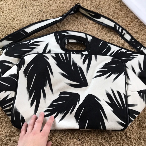 FREE WITH PURCHASE DSW cooler bag - Picture 2 of 3